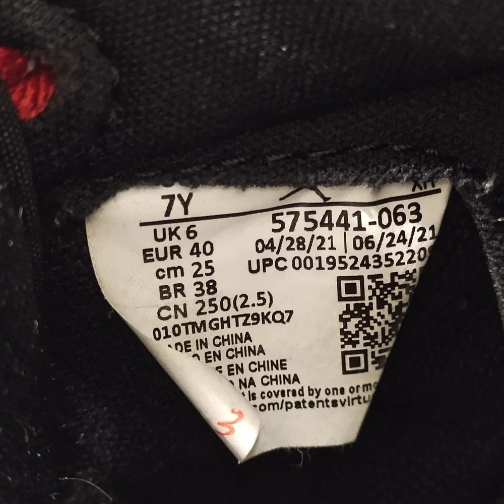 Nike Air Jordan Retro 1 High OG Patent Bred Sneakers Youth 7Y Multi 575441-063